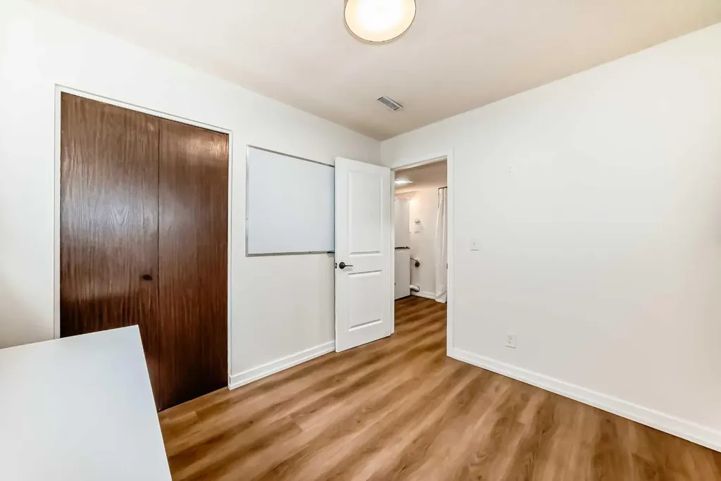 584 Woodhill Place SW Calgary AB T2W 3L5