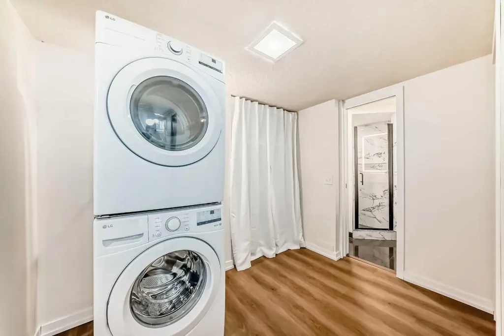 584 Woodhill Place SW Calgary AB T2W 3L5