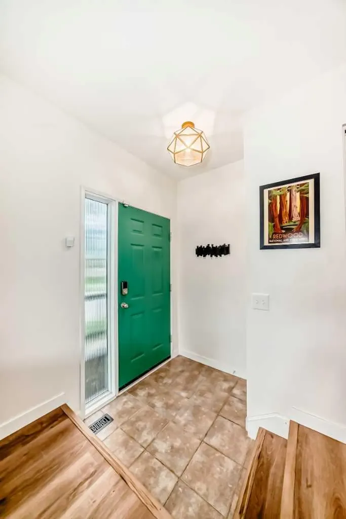 584 Woodhill Place SW Calgary AB T2W 3L5