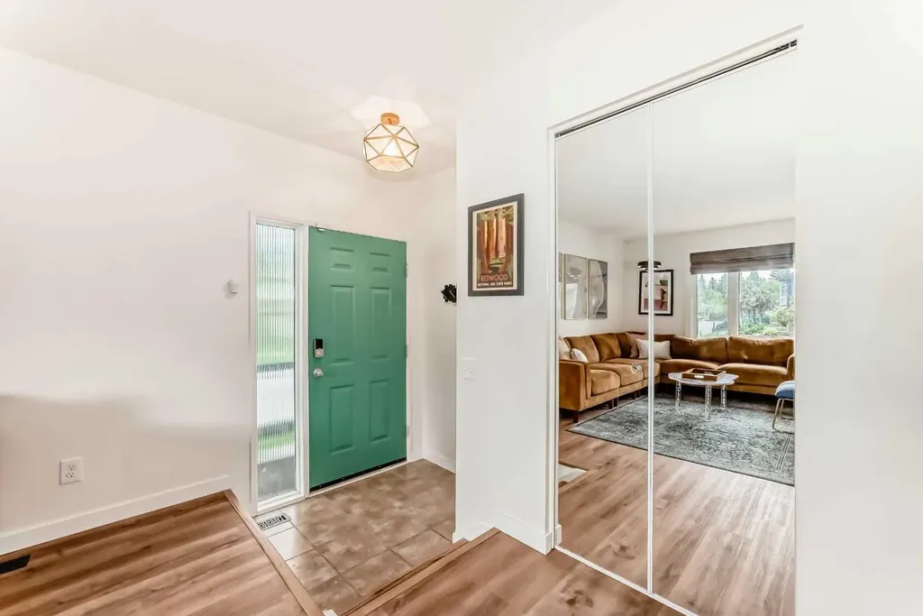 584 Woodhill Place SW Calgary AB T2W 3L5