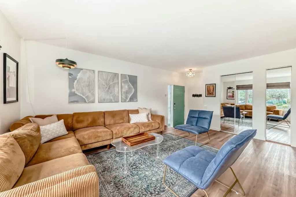 584 Woodhill Place SW Calgary AB T2W 3L5