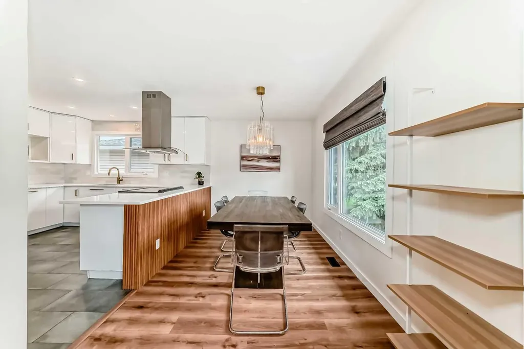 584 Woodhill Place SW Calgary AB T2W 3L5