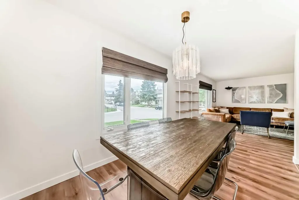 584 Woodhill Place SW Calgary AB T2W 3L5