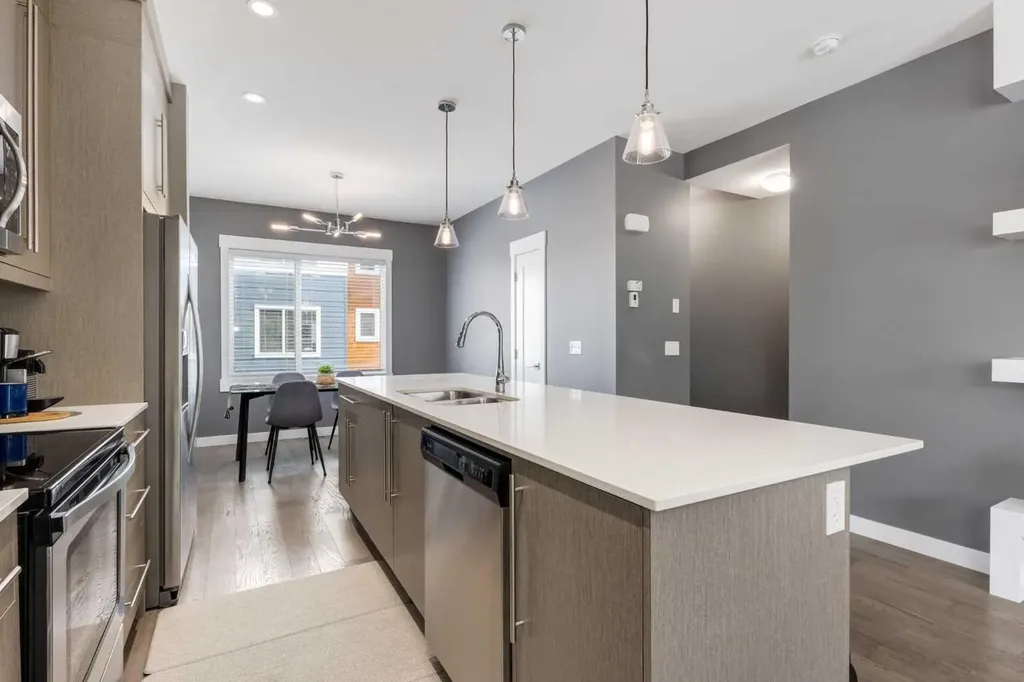 111 Rainbow Falls Gate Chestermere AB T1X 0Z4