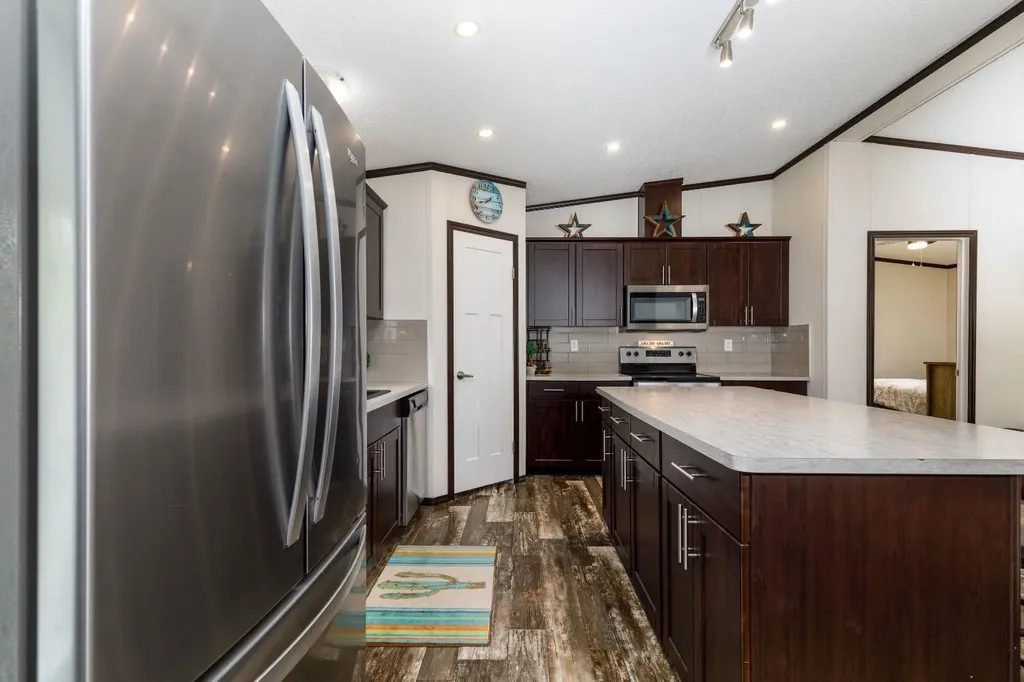 4705 45 Avenue Alix AB T0C 0B0
