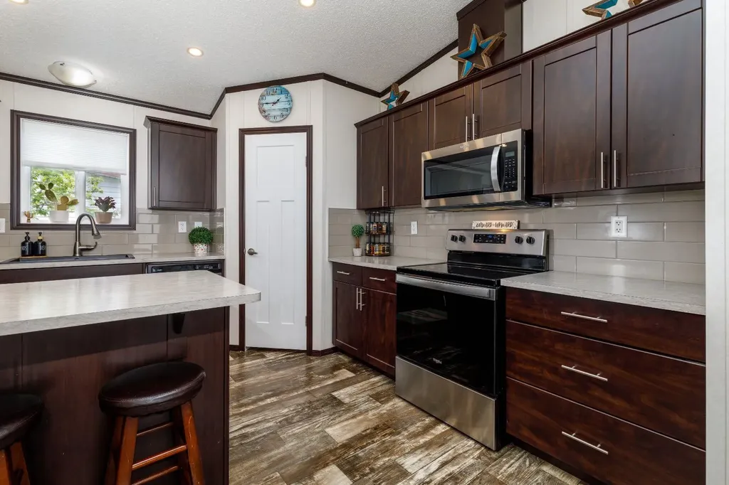 4705 45 Avenue Alix AB T0C 0B0