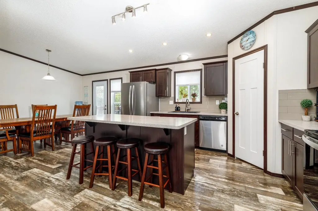 4705 45 Avenue Alix AB T0C 0B0