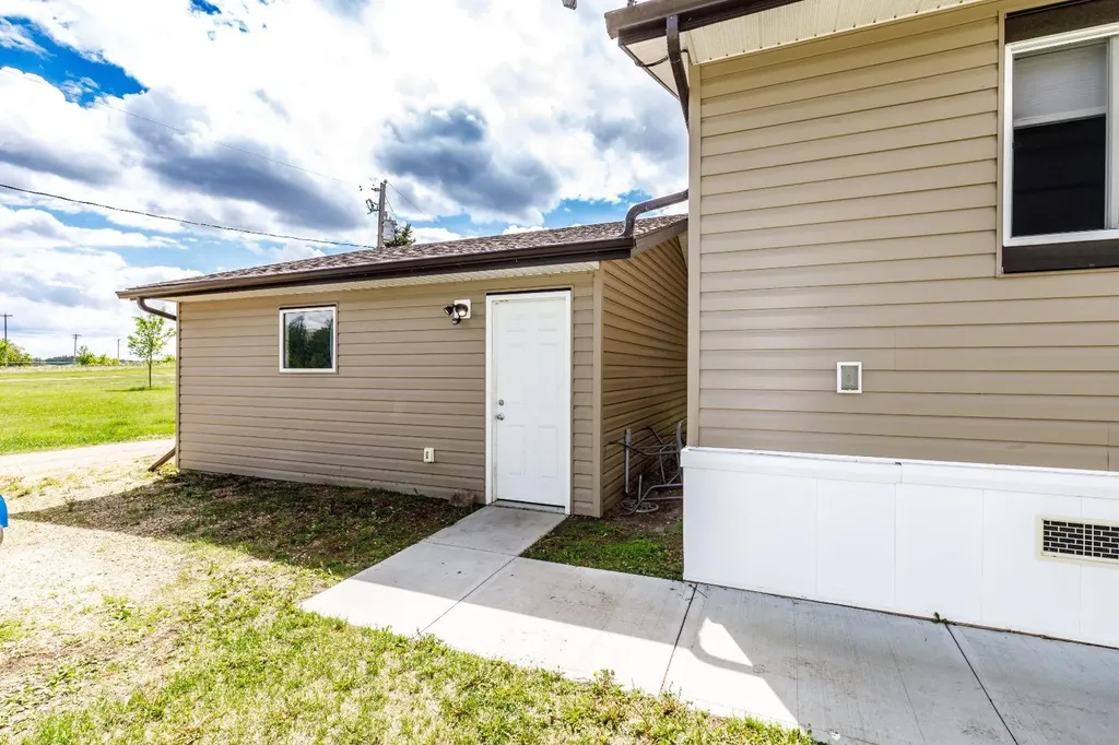 4705 45 Avenue Alix AB T0C 0B0