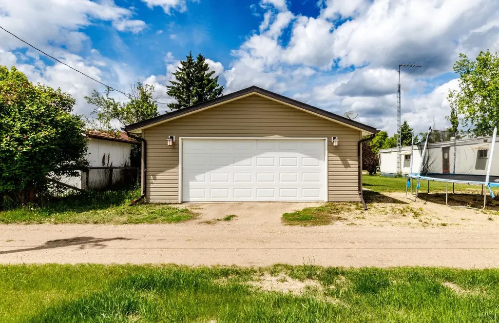 4705 45 Avenue Alix AB T0C 0B0