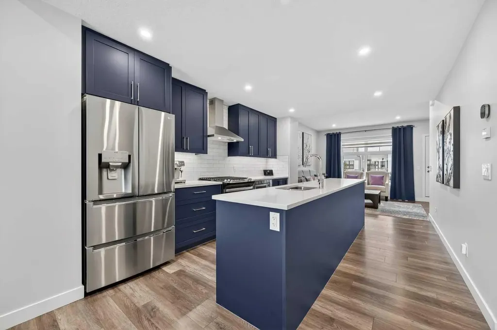 233 Les Jardins Park SE Calgary AB T2C 5V3