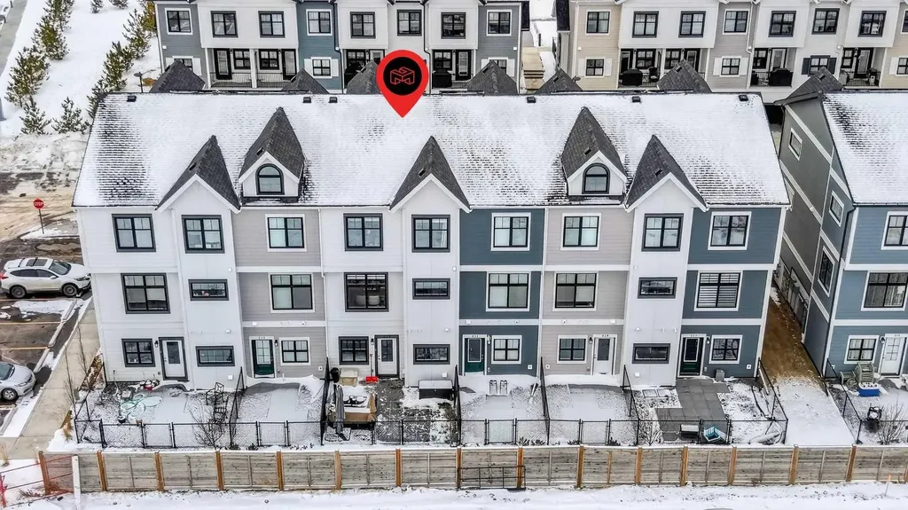 233 Les Jardins Park SE Calgary AB T2C 5V3