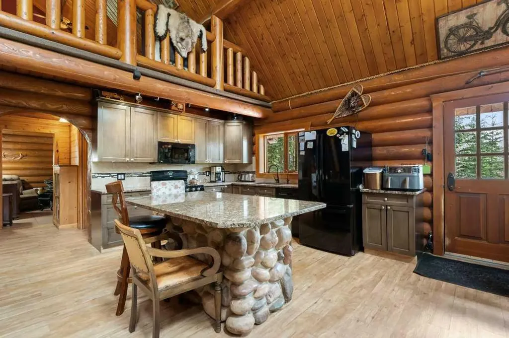 4147 Highway 587 Rural Mountain View County AB T0M 0K0