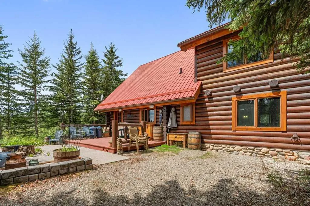 4147 Highway 587 Rural Mountain View County AB T0M 0K0