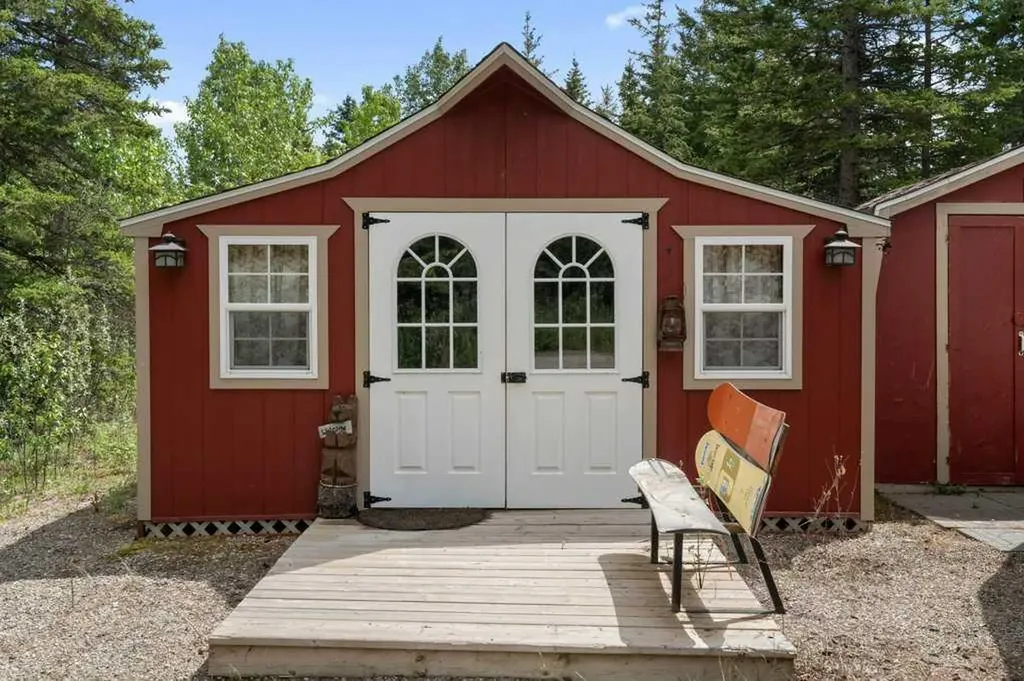 4147 Highway 587 Rural Mountain View County AB T0M 0K0