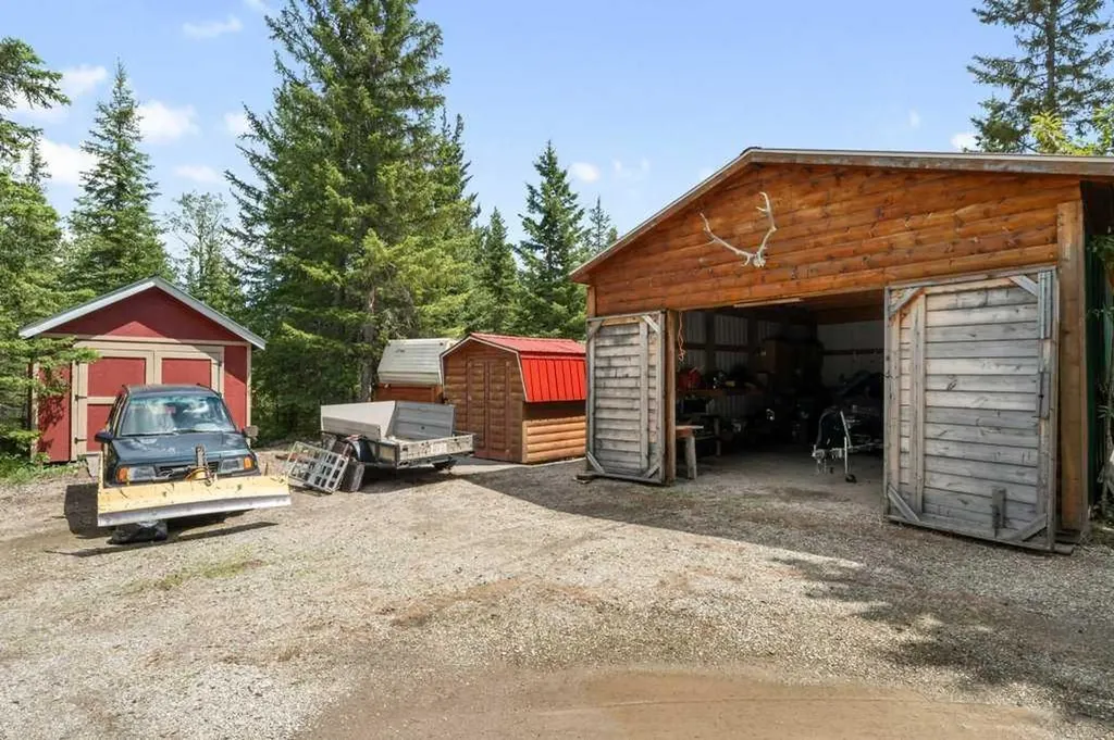 4147 Highway 587 Rural Mountain View County AB T0M 0K0