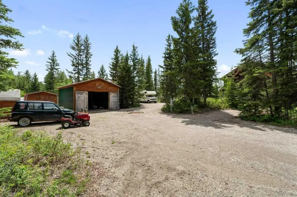 4147 Highway 587 Rural Mountain View County AB T0M 0K0