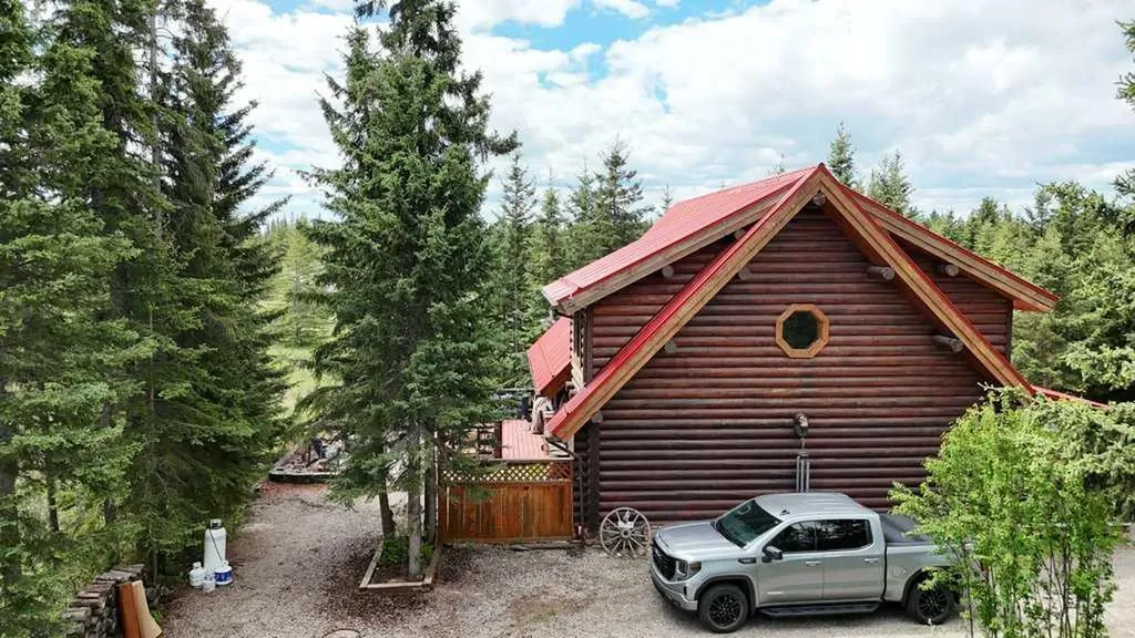 4147 Highway 587 Rural Mountain View County AB T0M 0K0
