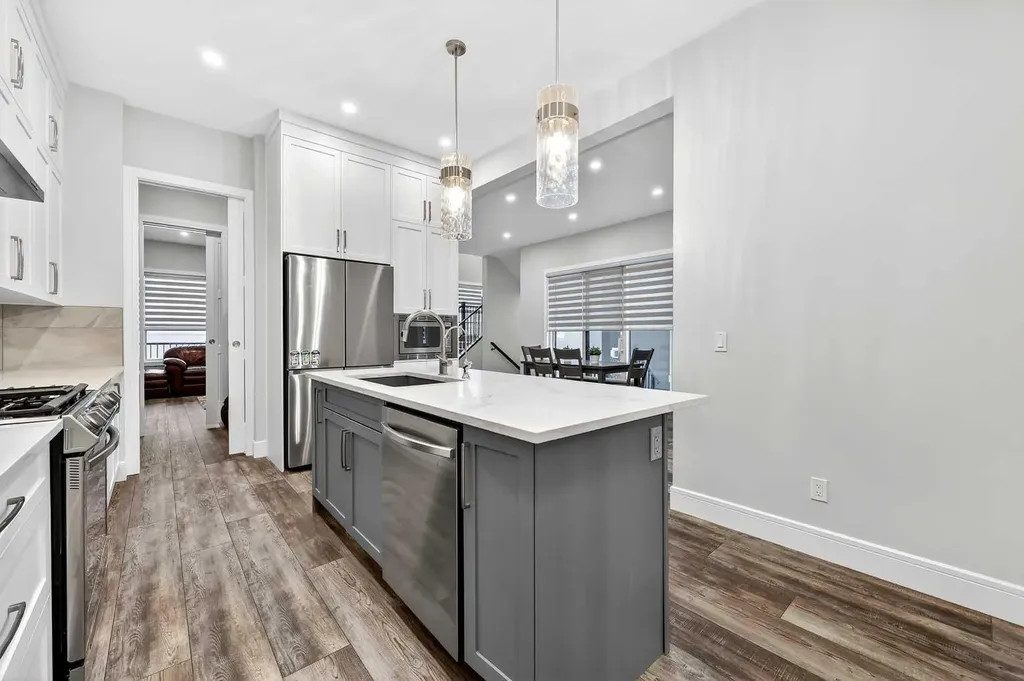 95 Rock Lake View NW Calgary AB T3G 0E9