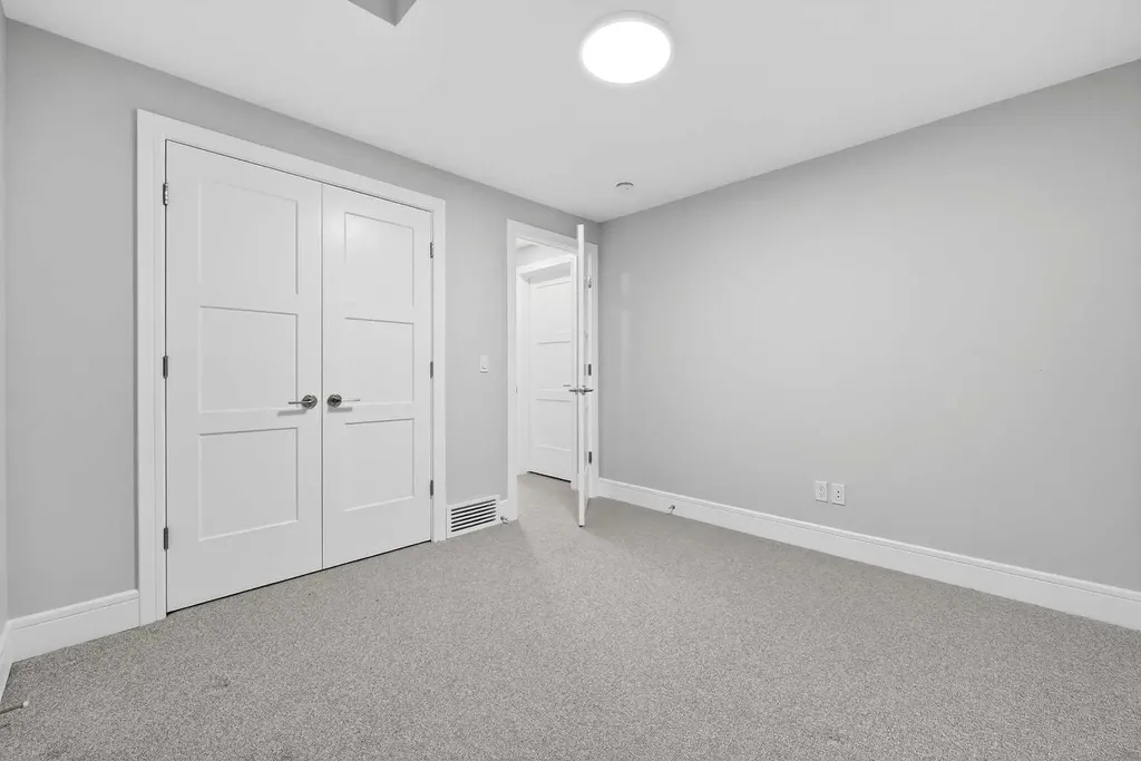 95 Rock Lake View NW Calgary AB T3G 0E9