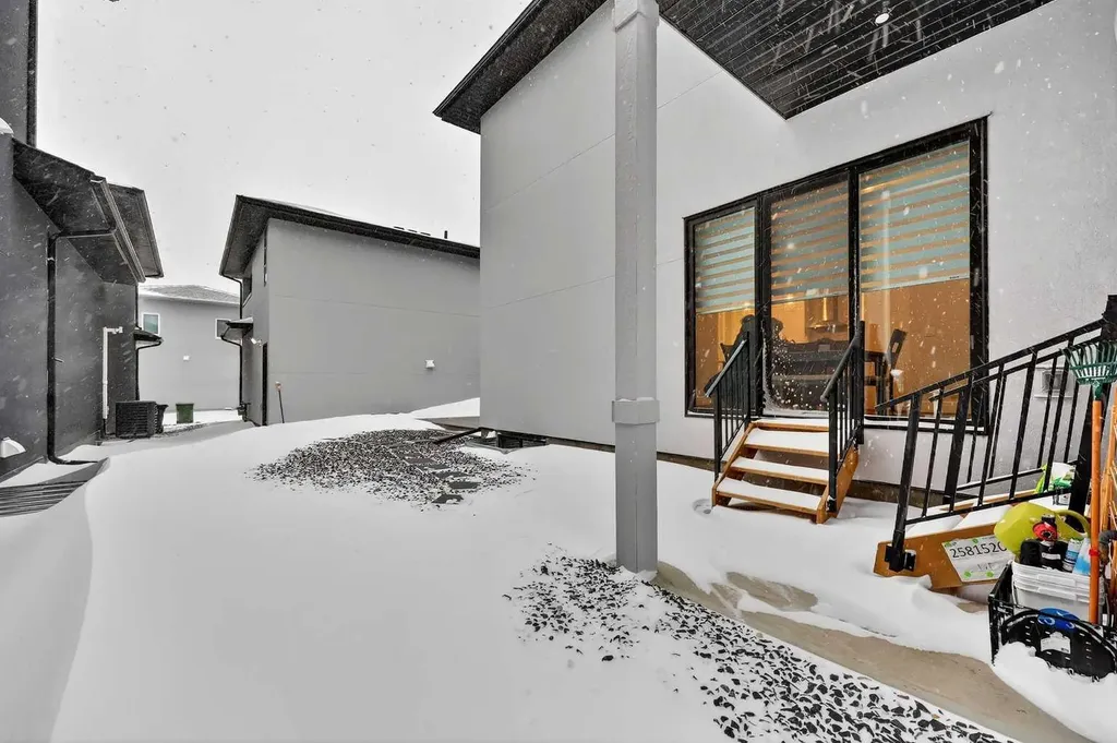 95 Rock Lake View NW Calgary AB T3G 0E9