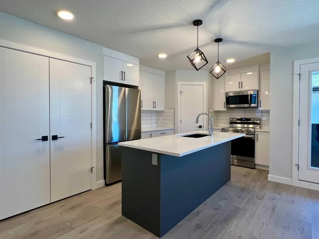95 Rock Lake View NW Calgary AB T3G 0E9