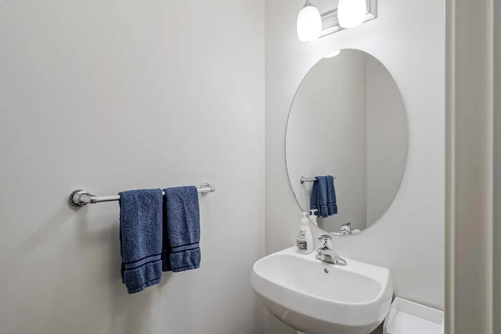 225 Kingsmere Cove SE Airdrie AB T4A 0S1