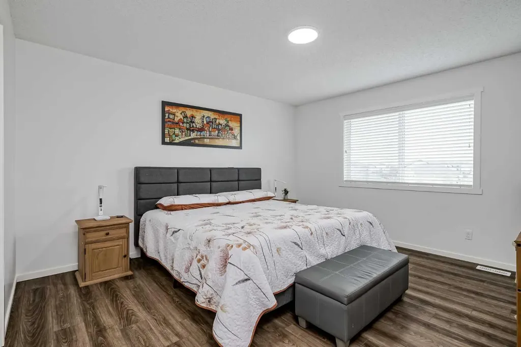 225 Kingsmere Cove SE Airdrie AB T4A 0S1