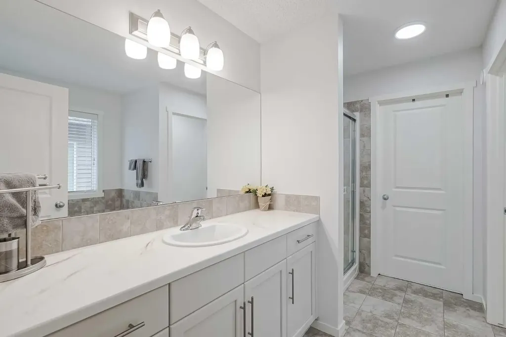 225 Kingsmere Cove SE Airdrie AB T4A 0S1