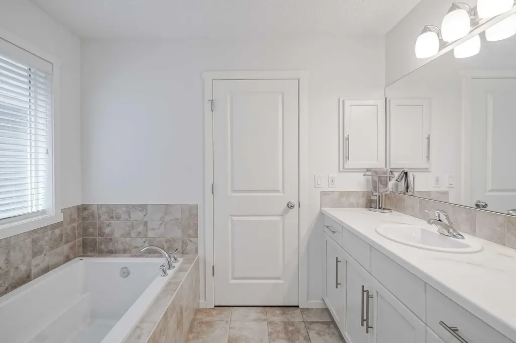 225 Kingsmere Cove SE Airdrie AB T4A 0S1