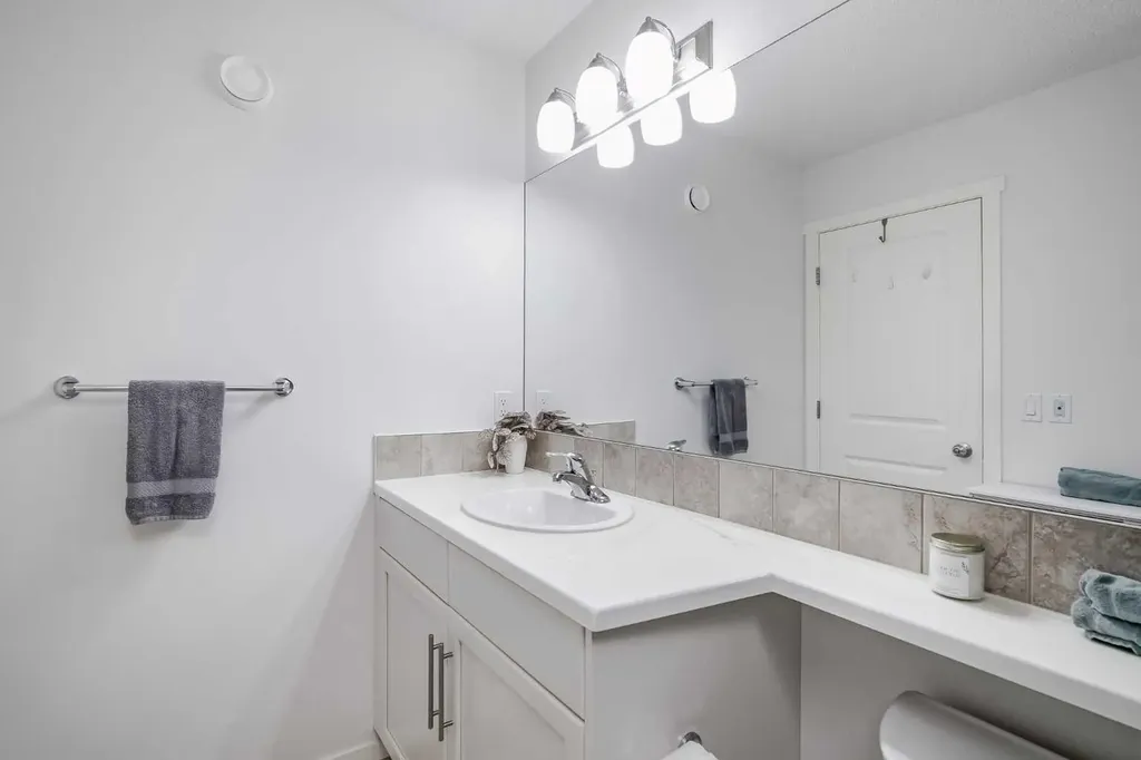 225 Kingsmere Cove SE Airdrie AB T4A 0S1