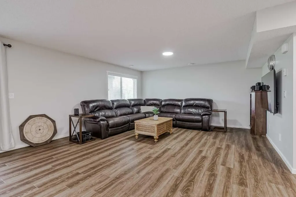 225 Kingsmere Cove SE Airdrie AB T4A 0S1