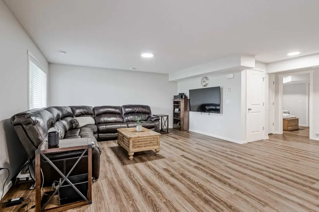 225 Kingsmere Cove SE Airdrie AB T4A 0S1