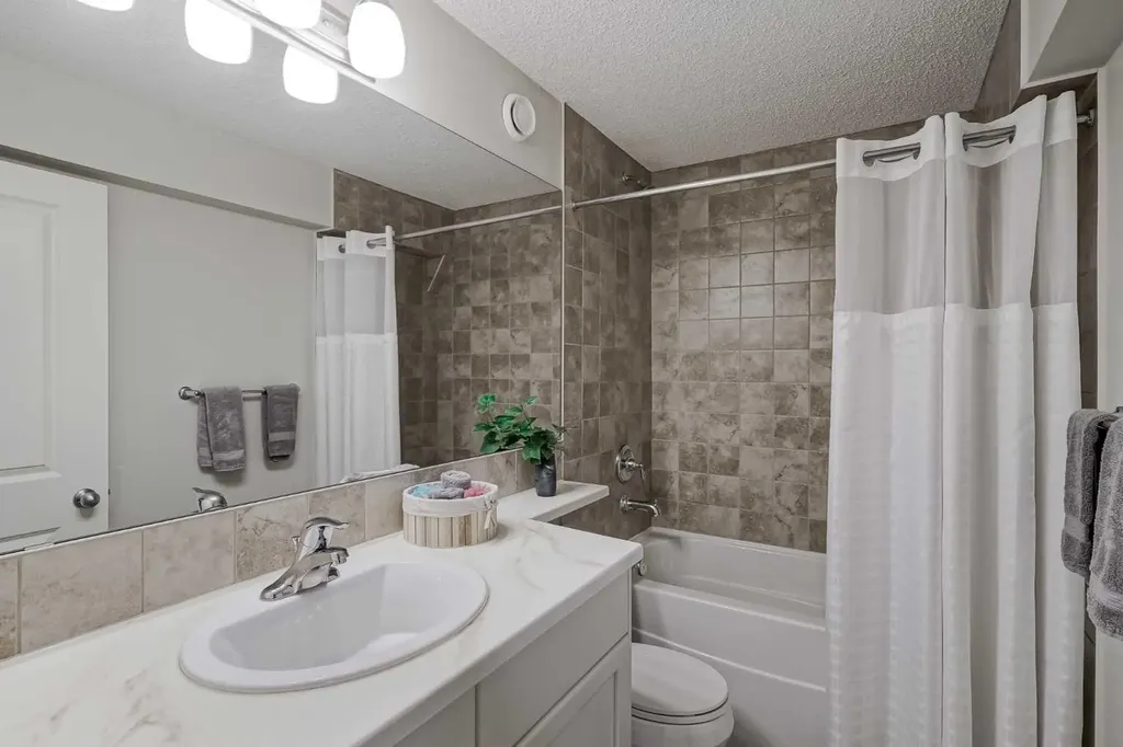 225 Kingsmere Cove SE Airdrie AB T4A 0S1