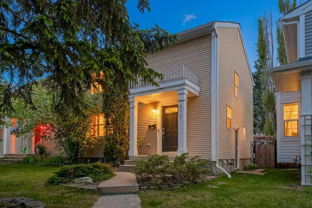 4421 Quentin Court SW Calgary AB T2T 6B8