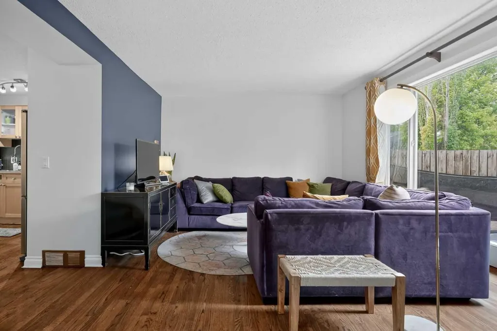 4421 Quentin Court SW Calgary AB T2T 6B8