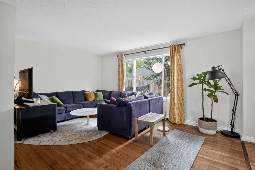 4421 Quentin Court SW Calgary AB T2T 6B8