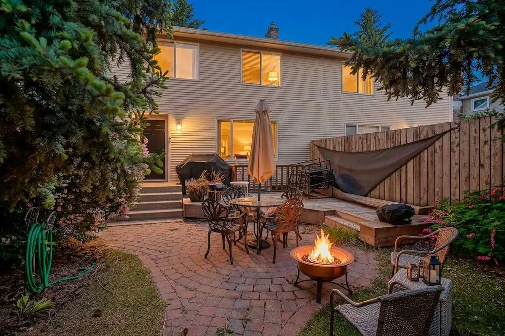4421 Quentin Court SW Calgary AB T2T 6B8