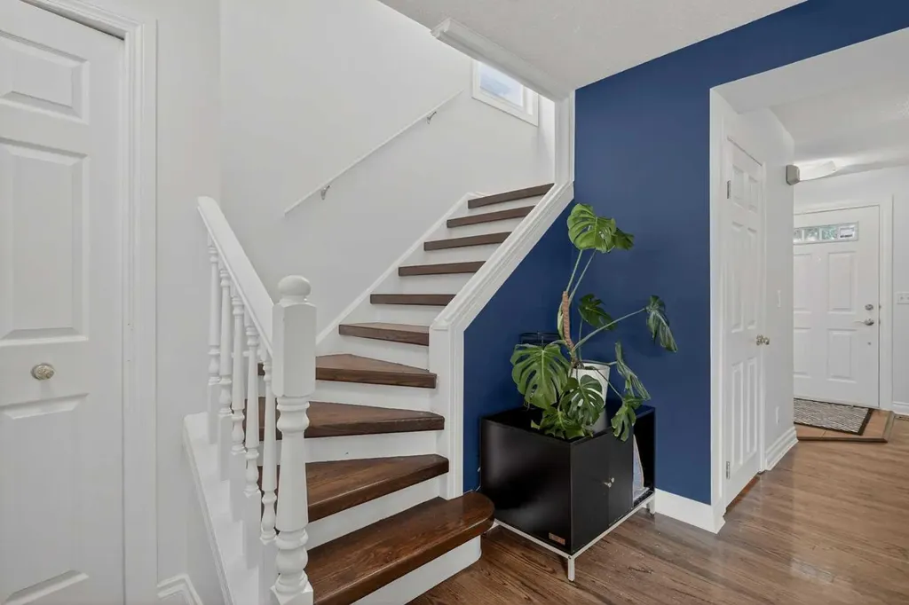 4421 Quentin Court SW Calgary AB T2T 6B8
