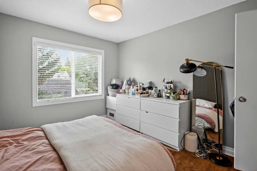4421 Quentin Court SW Calgary AB T2T 6B8