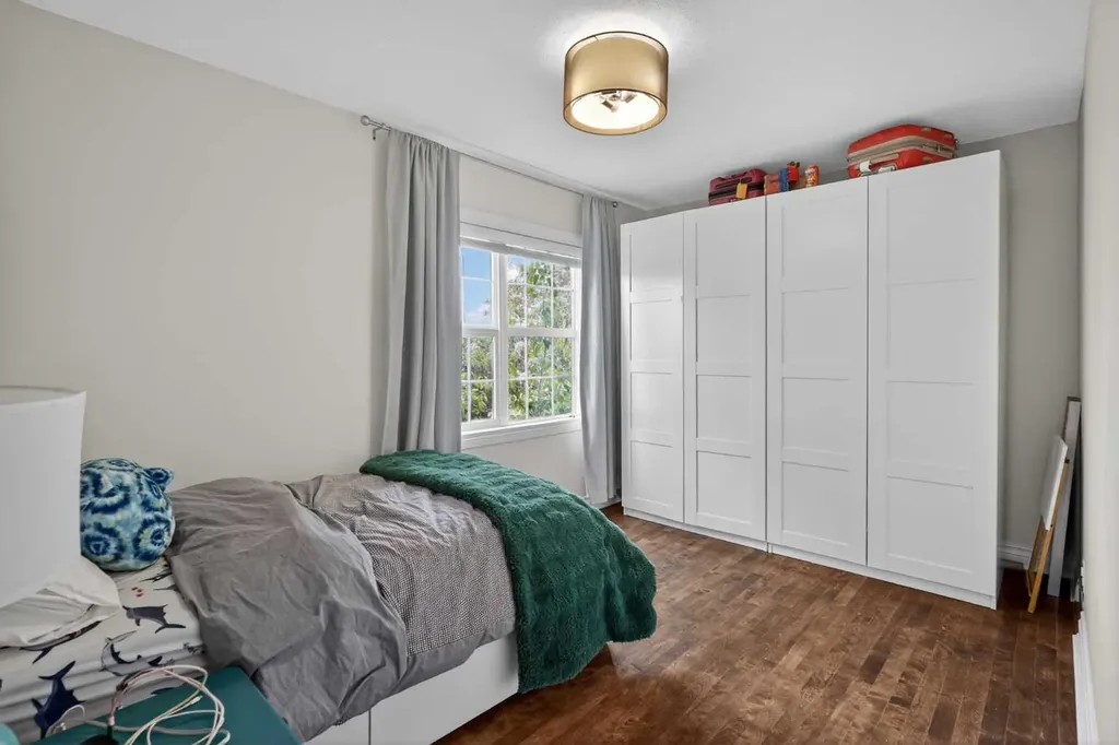 4421 Quentin Court SW Calgary AB T2T 6B8