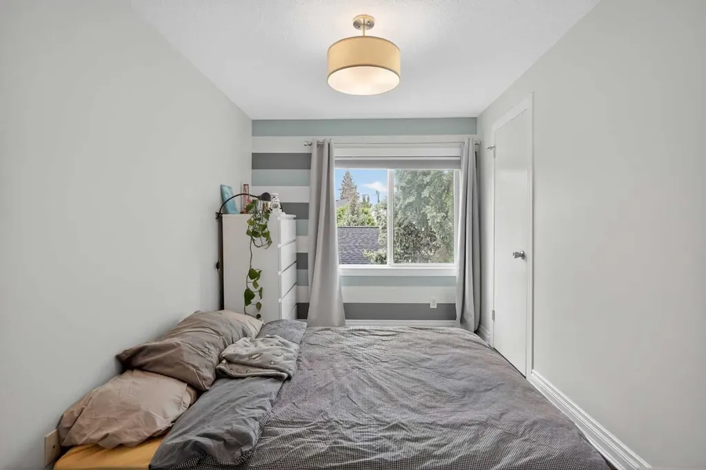 4421 Quentin Court SW Calgary AB T2T 6B8