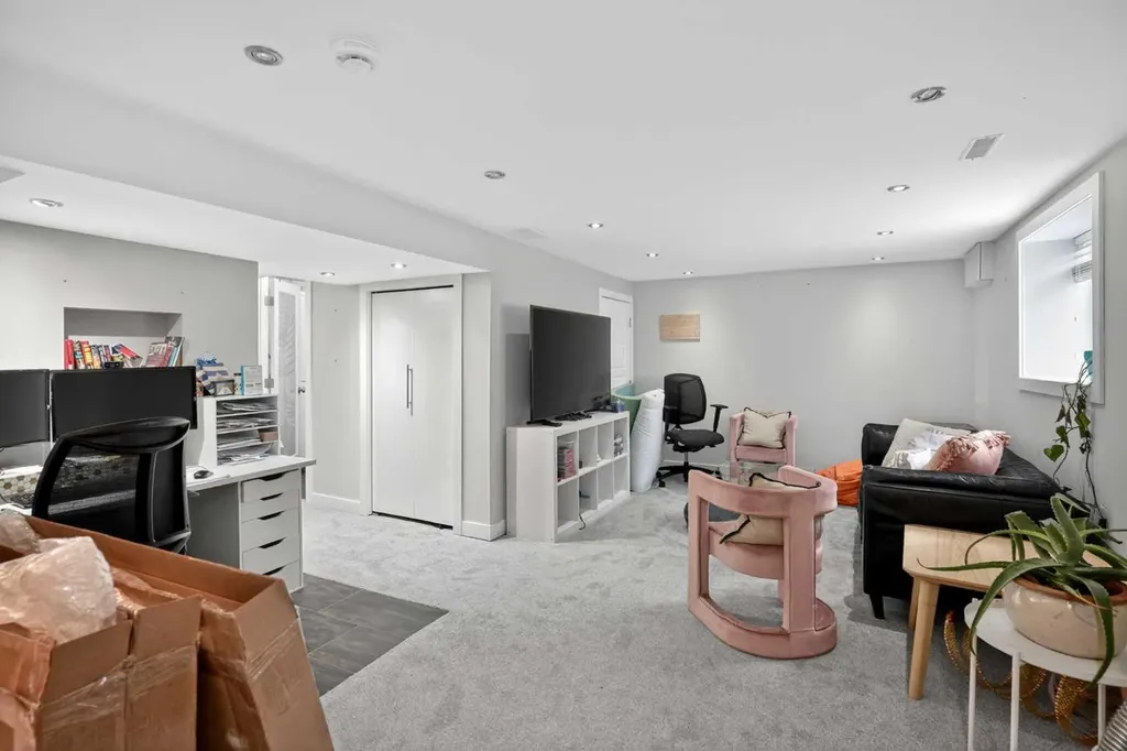 4421 Quentin Court SW Calgary AB T2T 6B8