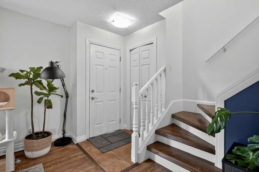 4421 Quentin Court SW Calgary AB T2T 6B8