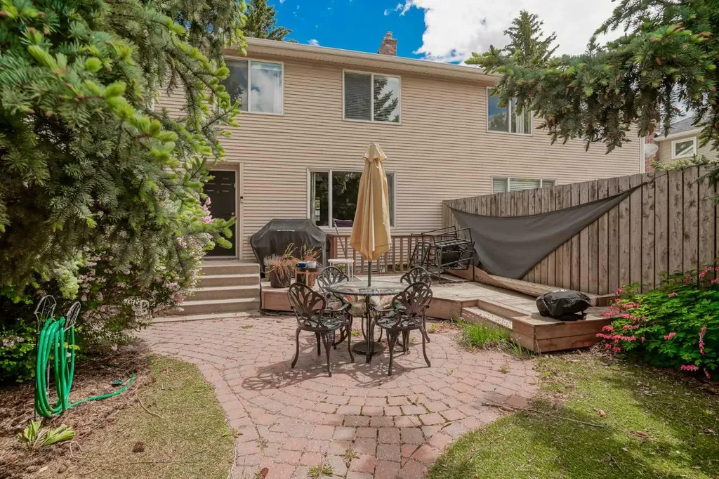 4421 Quentin Court SW Calgary AB T2T 6B8