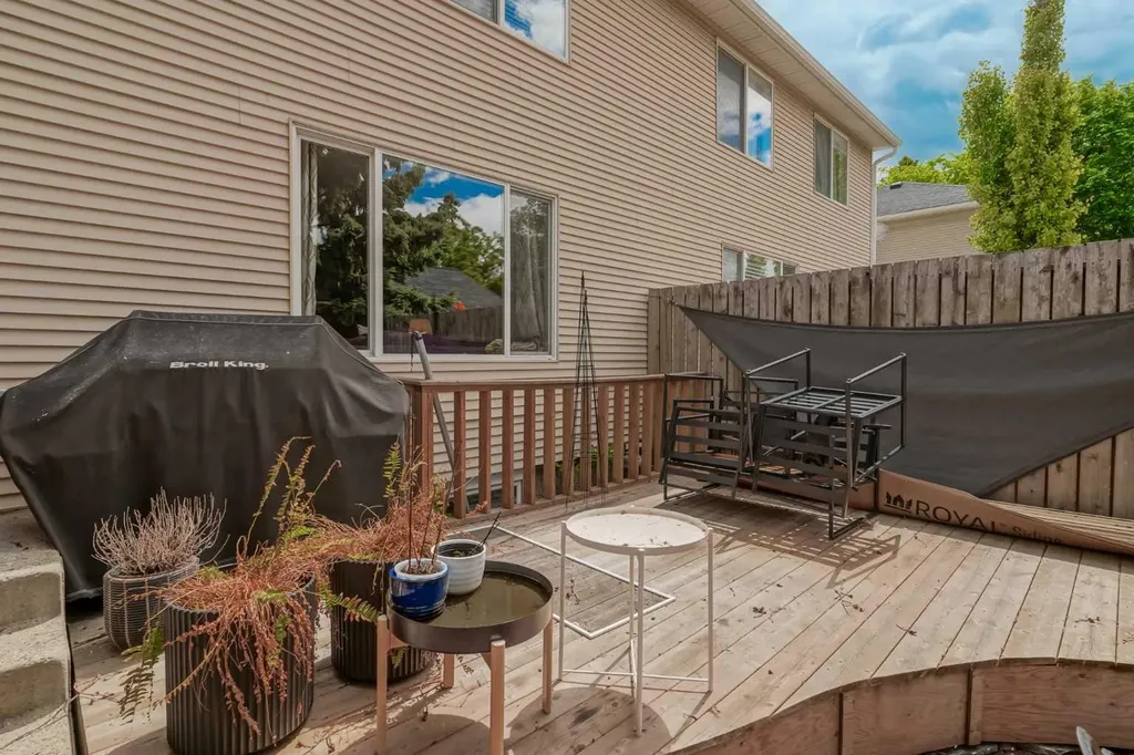 4421 Quentin Court SW Calgary AB T2T 6B8