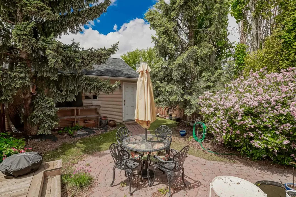 4421 Quentin Court SW Calgary AB T2T 6B8