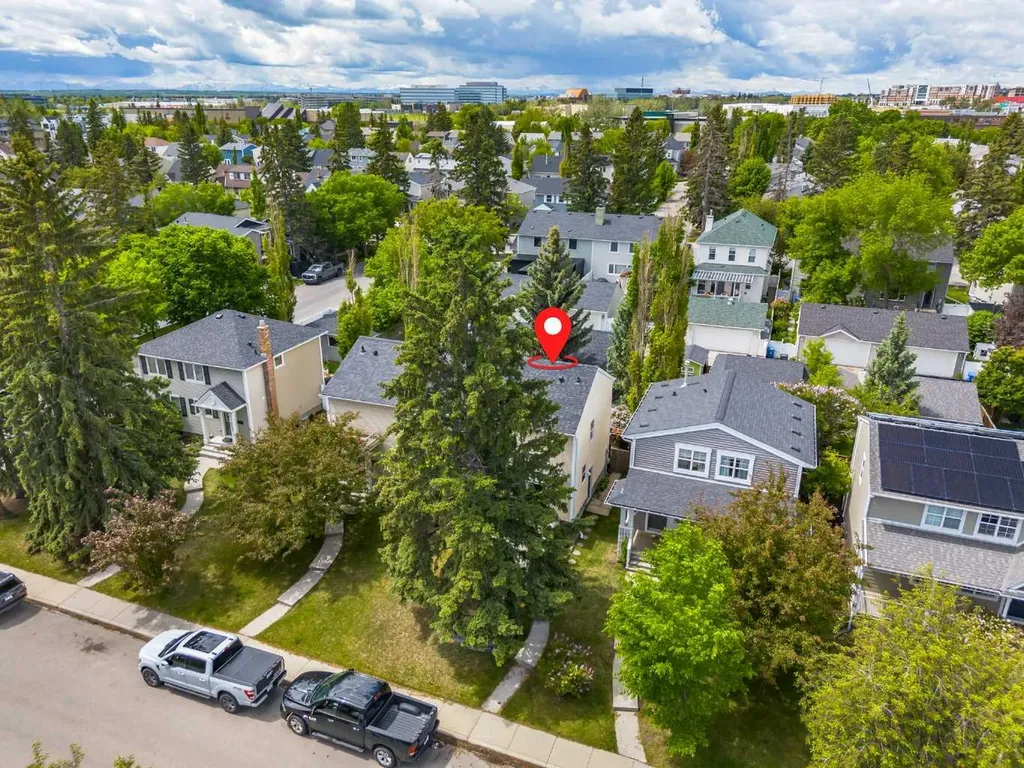 4421 Quentin Court SW Calgary AB T2T 6B8
