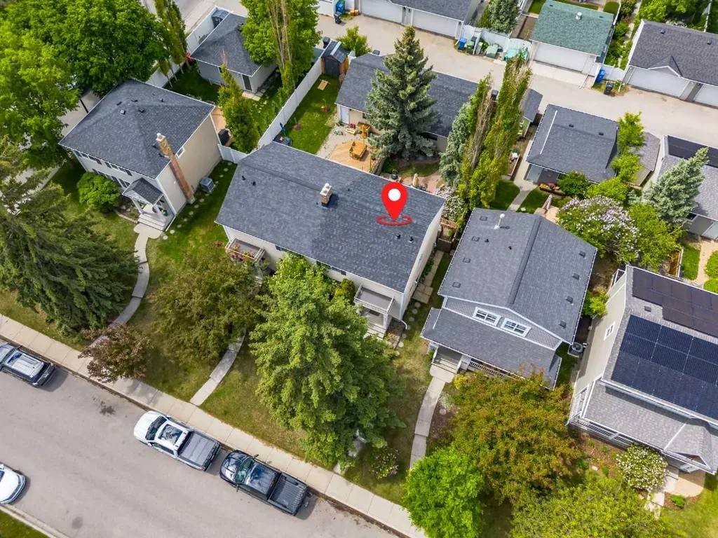 4421 Quentin Court SW Calgary AB T2T 6B8