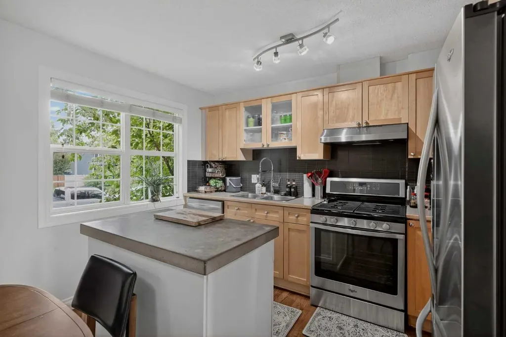 4421 Quentin Court SW Calgary AB T2T 6B8