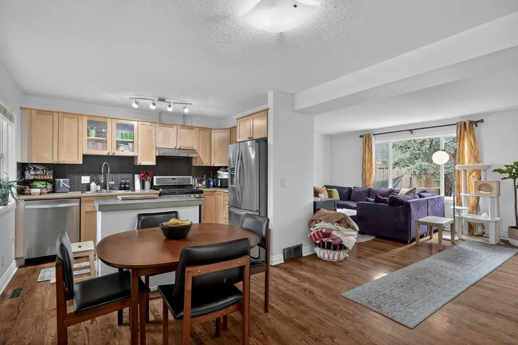 4421 Quentin Court SW Calgary AB T2T 6B8